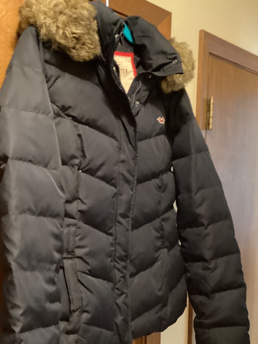 Hollister Women's Black Quilted Puffer Jacket with Faux Fur-Trim Hood size L